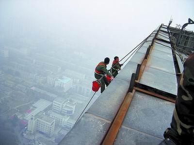 沈陽高層建筑外墻清洗專家——好幫手清洗服務(wù)中心，專業(yè)守護城市天際線